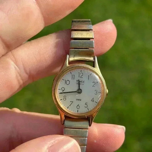 4/$100 Timex vintage woman wristwatch 6inches  water resistant - Picture 1 of 6